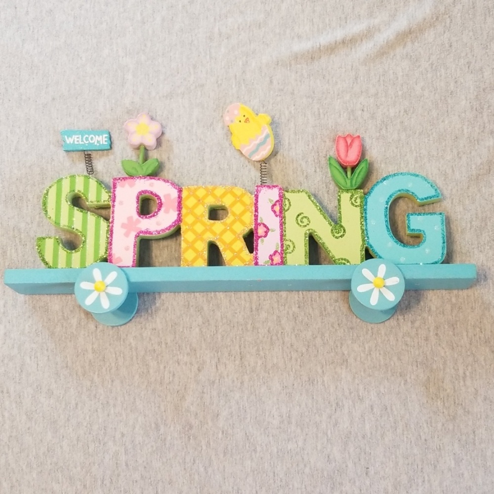 Cute Spring home decor on rollers